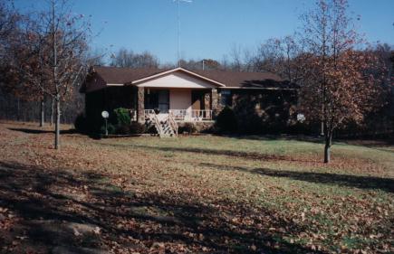 barbaras_house_front.jpg (28840 bytes)