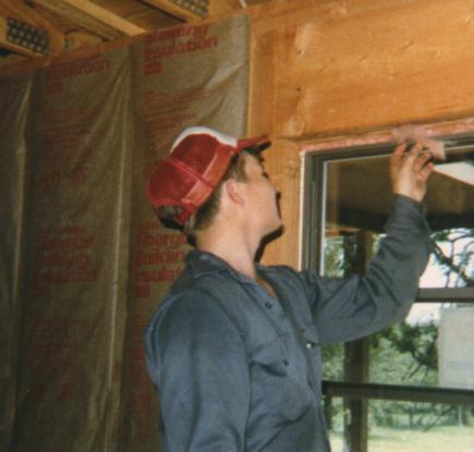 house1_insulating.jpg (22874 bytes)