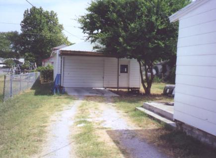 tulsa_house_garage1.jpg (24217 bytes)