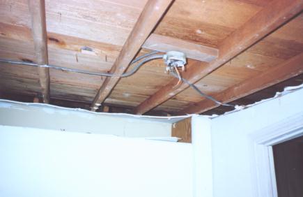 tulsa_house_remodel_storageroom_wiring.jpg (15661 bytes)